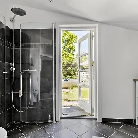 בית נופש 2 Bedroom Beautiful In Sjolund