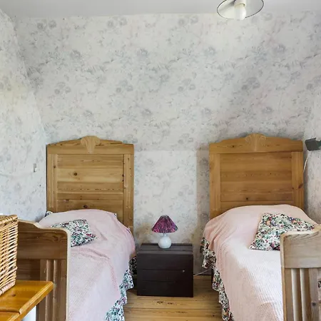 2 Bedroom Beautiful In *