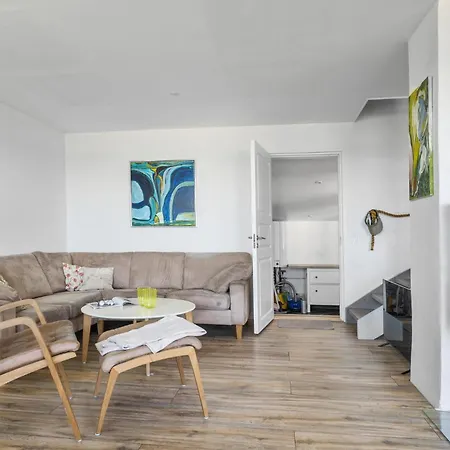 2 Bedroom Beautiful In Dom wakacyjny